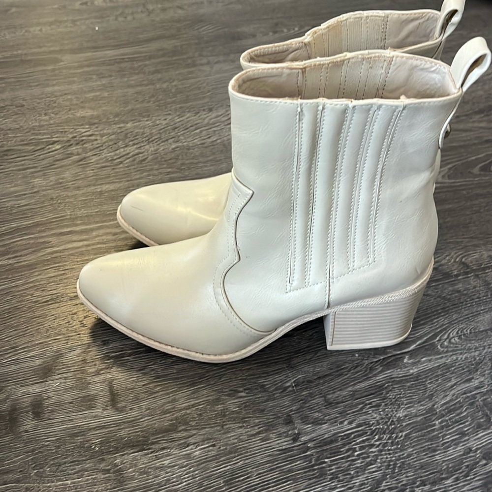 Dirty Laundry Creame colored boots